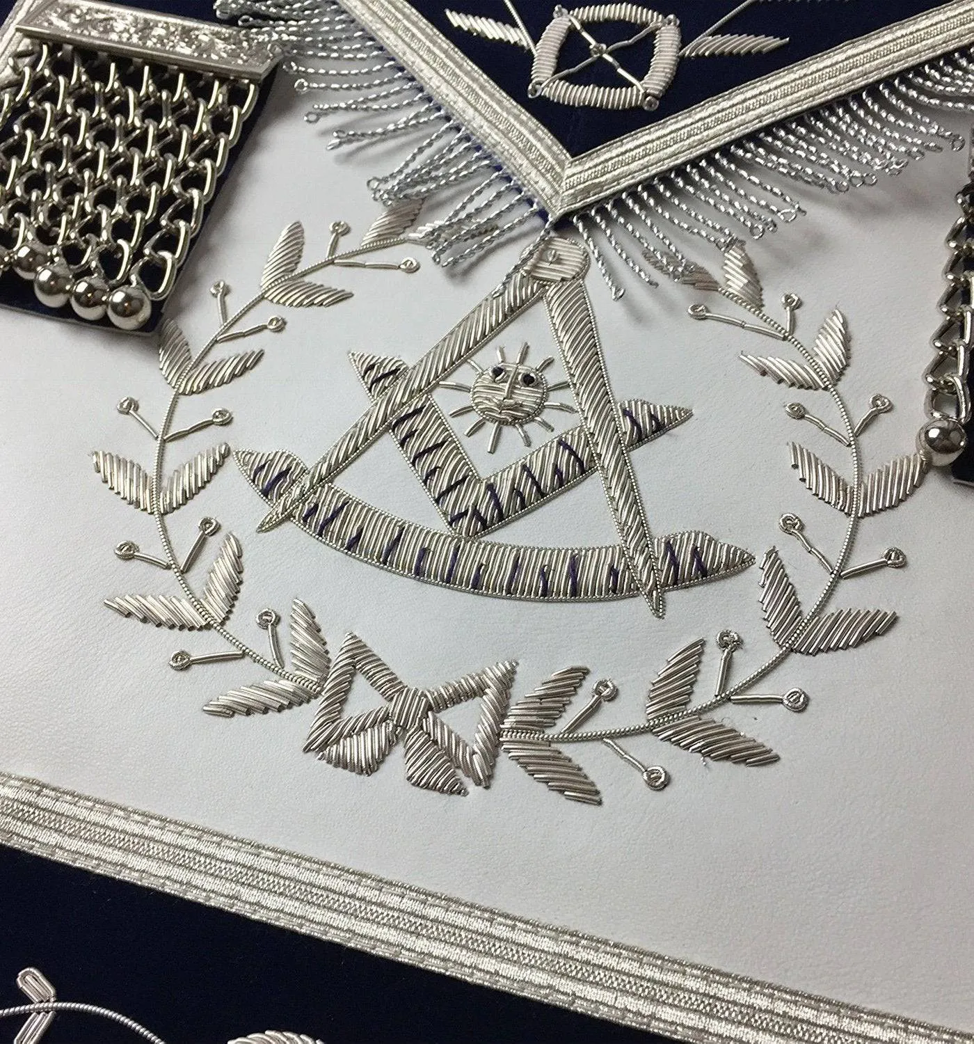 Past Master Blue Lodge Apron - White & Navy Blue Velvet